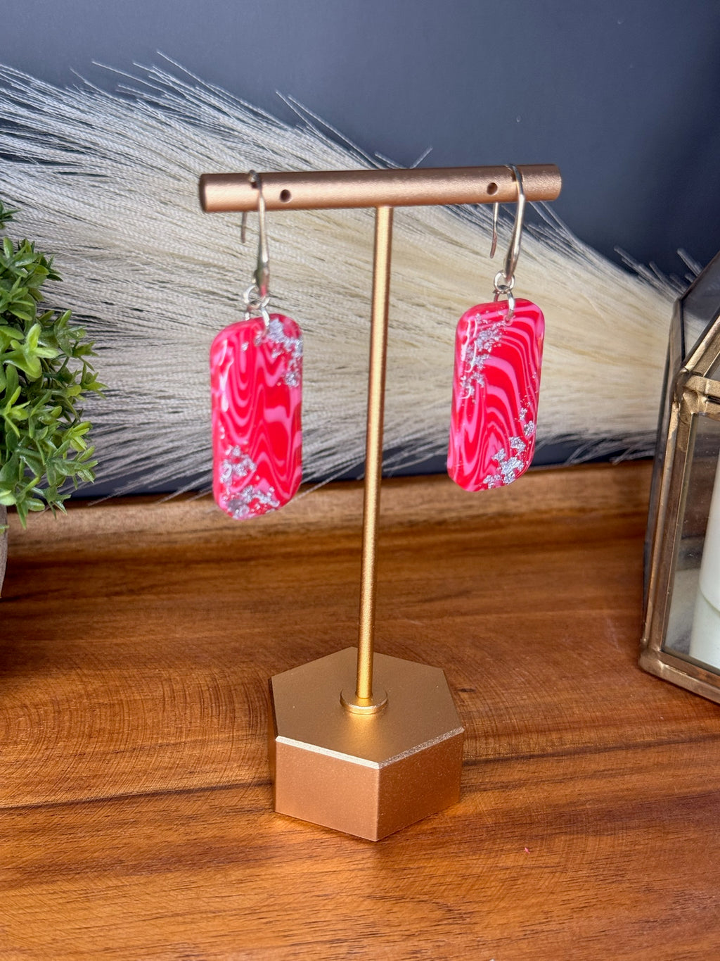 Crimson Frost Bars — Leverback Hooks