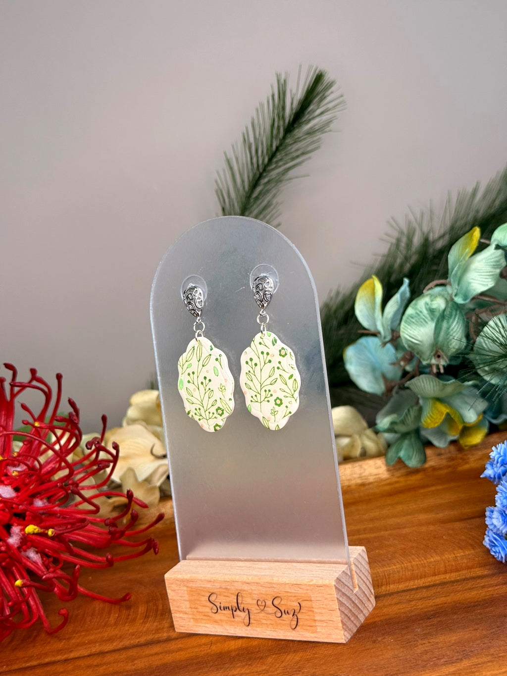 Garden Vine Scallops — Silver Filigree