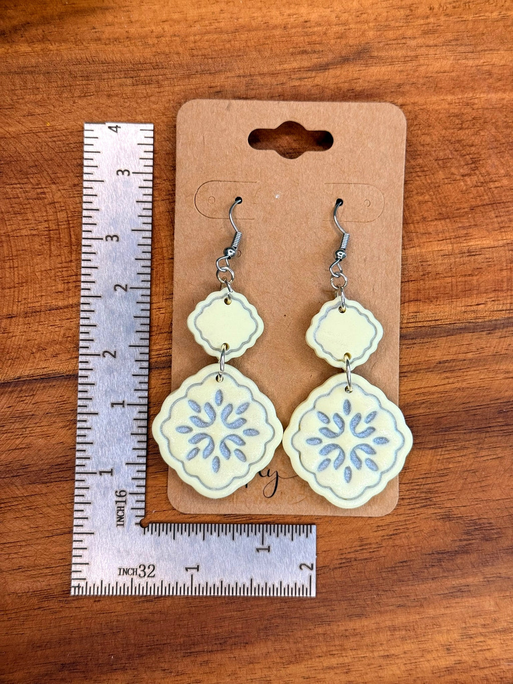 Ivory Tile — Scalloped Bloom