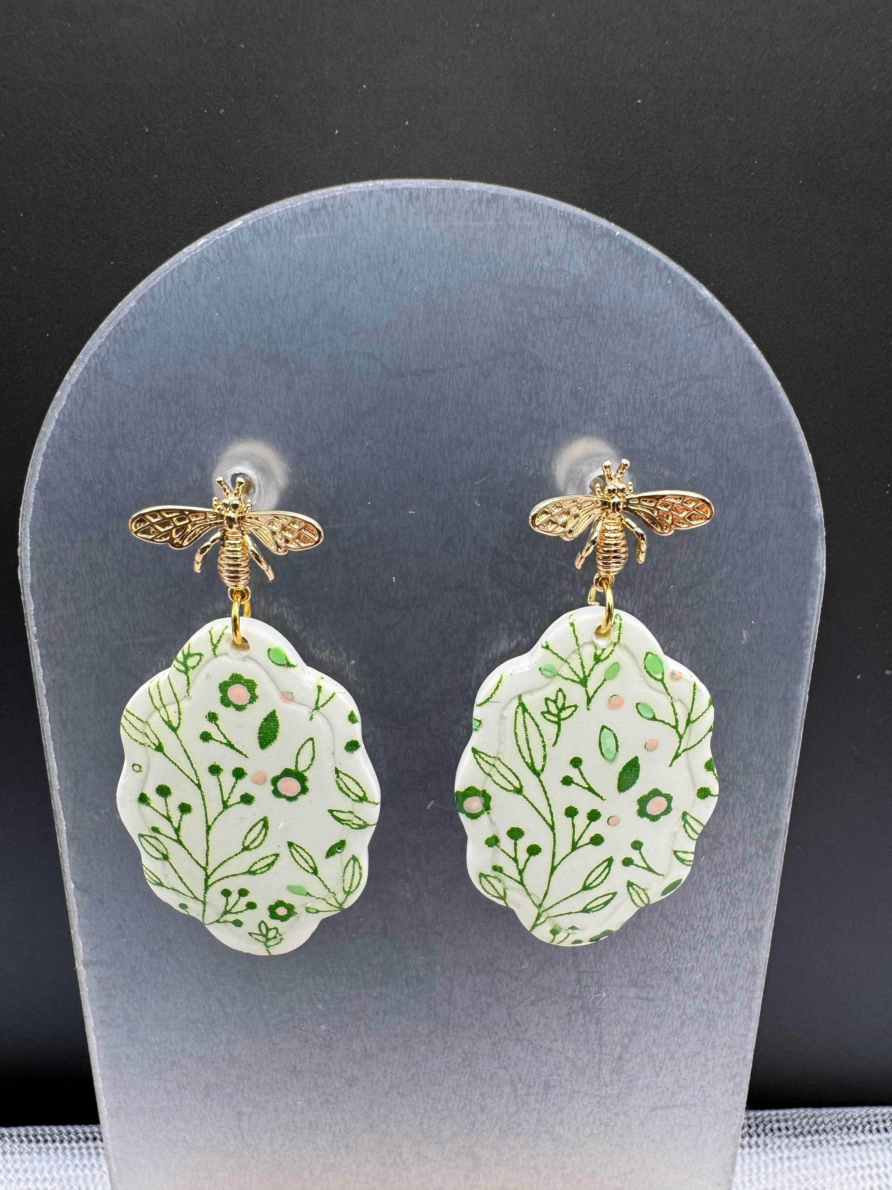 Honey Garden Scallop Earrings